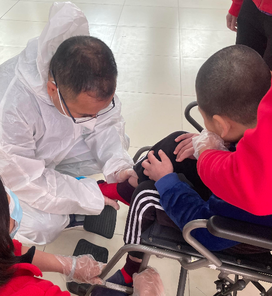 2023年，广东省“明天计划”矫形康复专家到惠州市儿童福利院为孤残儿童进行筛查.png