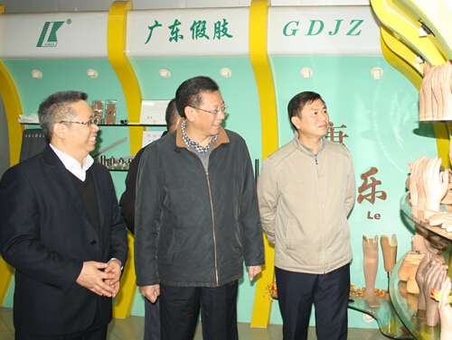 厅党组成员副厅长曾凡瑞到省假肢康复中心开展调研工作